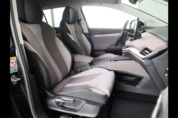 Škoda ENYAQ iV 80 204pk | Verwarmd sturuwiel | Wegklapare trekhaak | Warmtepomp | Parkeercamera