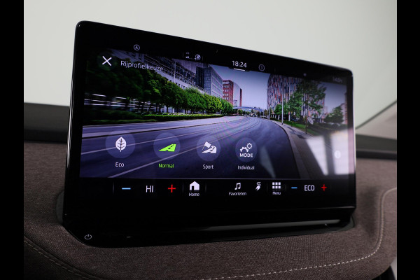 Škoda ENYAQ iV 80 204pk | Verwarmd sturuwiel | Wegklapare trekhaak | Warmtepomp | Parkeercamera