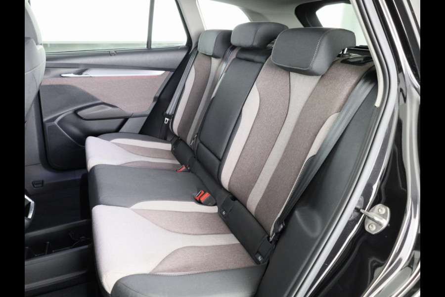 Škoda ENYAQ iV 80 204pk | Verwarmd sturuwiel | Wegklapare trekhaak | Warmtepomp | Parkeercamera