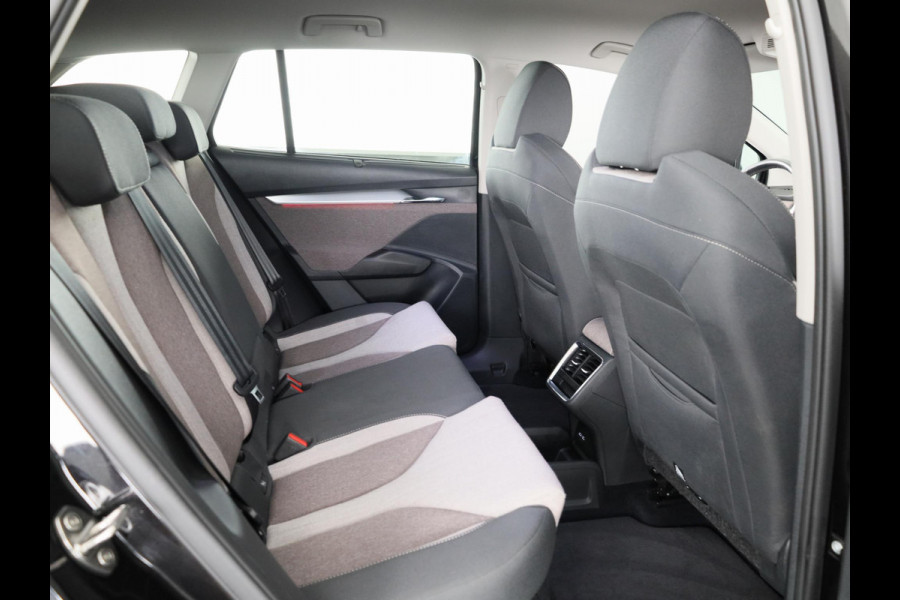 Škoda ENYAQ iV 80 204pk | Verwarmd sturuwiel | Wegklapare trekhaak | Warmtepomp | Parkeercamera