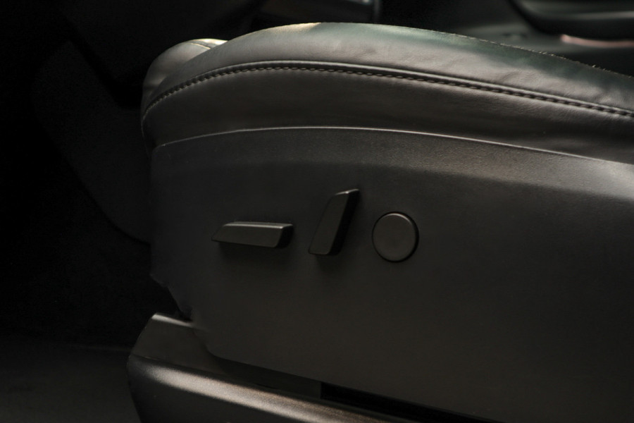 Tesla Model X Dual Motor AWD 7p. 100 kWh Autopilot Leer Navi ACC 360º Stoelverwarming voor & achter Memory Alcantara hemel Climate voor en achter PDC Softclose Afneembare trekhaak 22 inch LM velgen BTW auto