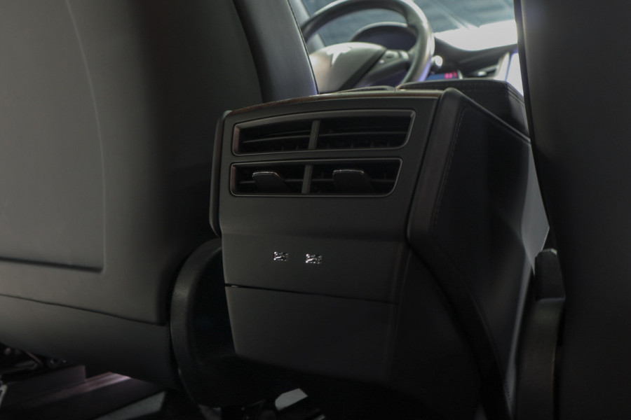 Tesla Model X Dual Motor AWD 7p. 100 kWh Autopilot Leer Navi ACC 360º Stoelverwarming voor & achter Memory Alcantara hemel Climate voor en achter PDC Softclose Afneembare trekhaak 22 inch LM velgen BTW auto
