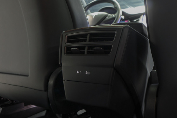 Tesla Model X Dual Motor AWD 7p. 100 kWh Autopilot Leer Navi ACC 360º Stoelverwarming voor & achter Memory Alcantara hemel Climate voor en achter PDC Softclose Afneembare trekhaak 22 inch LM velgen BTW auto
