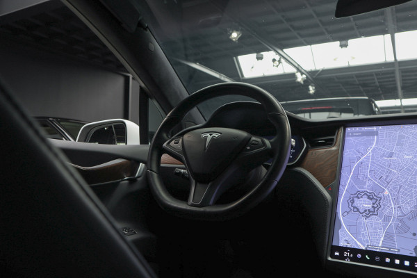 Tesla Model X Dual Motor AWD 7p. 100 kWh Autopilot Leer Navi ACC 360º Stoelverwarming voor & achter Memory Alcantara hemel Climate voor en achter PDC Softclose Afneembare trekhaak 22 inch LM velgen BTW auto