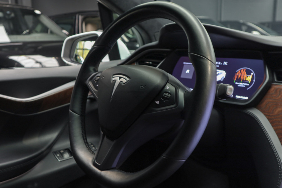 Tesla Model X Dual Motor AWD 7p. 100 kWh Autopilot Leer Navi ACC 360º Stoelverwarming voor & achter Memory Alcantara hemel Climate voor en achter PDC Softclose Afneembare trekhaak 22 inch LM velgen BTW auto