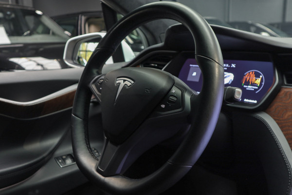 Tesla Model X Dual Motor AWD 7p. 100 kWh Autopilot Leer Navi ACC 360º Stoelverwarming voor & achter Memory Alcantara hemel Climate voor en achter PDC Softclose Afneembare trekhaak 22 inch LM velgen BTW auto