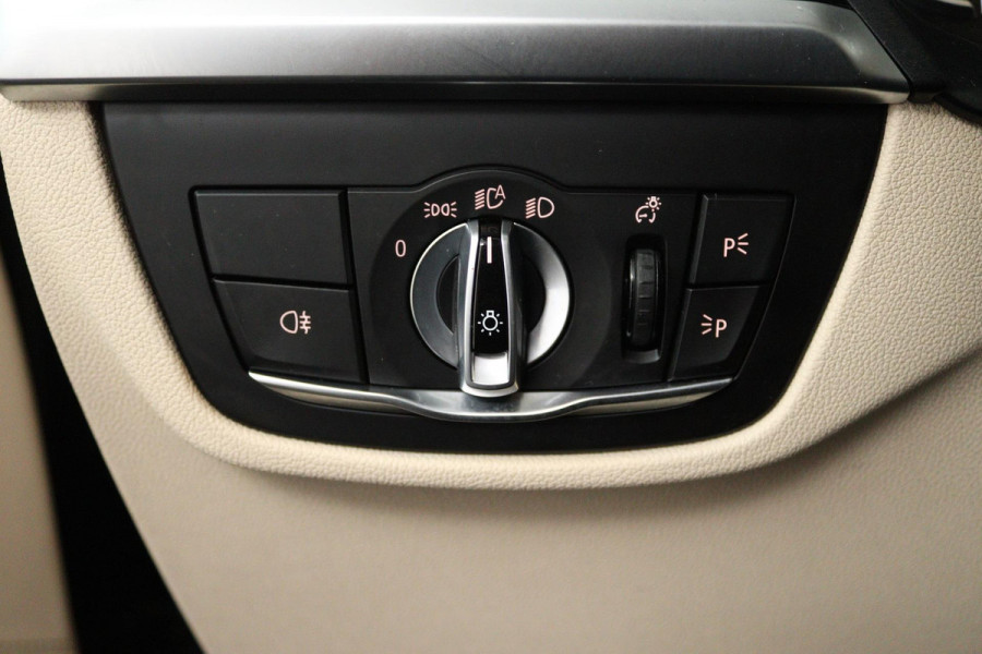 BMW X3 XDrive20i High Executive (PANORAMADAK, DIGITALE COCKPIT, NAVIGATIE, AUTOMAAT, PARKEERSENSOREN, DEALER ONDERHOUDEN)