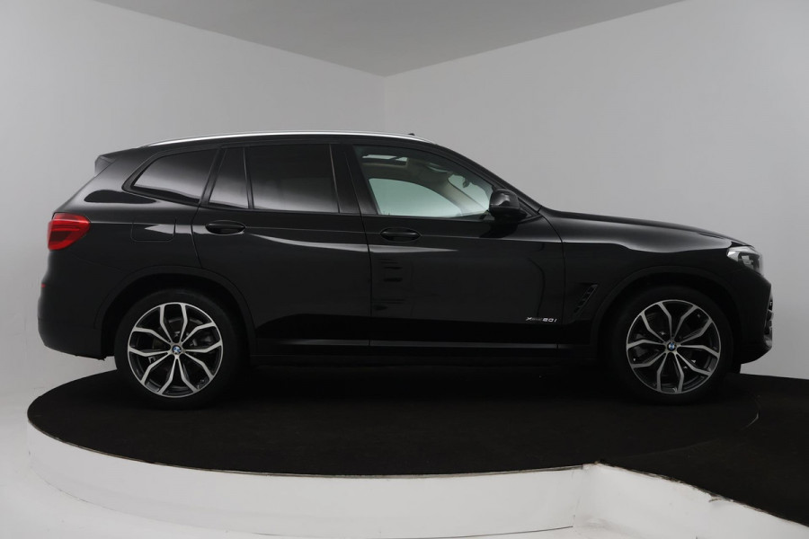 BMW X3 XDrive20i High Executive (PANORAMADAK, DIGITALE COCKPIT, NAVIGATIE, AUTOMAAT, PARKEERSENSOREN, DEALER ONDERHOUDEN)