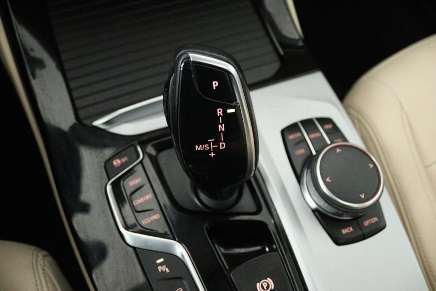 BMW X3 XDrive20i High Executive (PANORAMADAK, DIGITALE COCKPIT, NAVIGATIE, AUTOMAAT, PARKEERSENSOREN, DEALER ONDERHOUDEN)