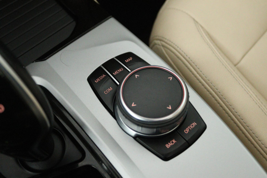 BMW X3 XDrive20i High Executive (PANORAMADAK, DIGITALE COCKPIT, NAVIGATIE, AUTOMAAT, PARKEERSENSOREN, DEALER ONDERHOUDEN)