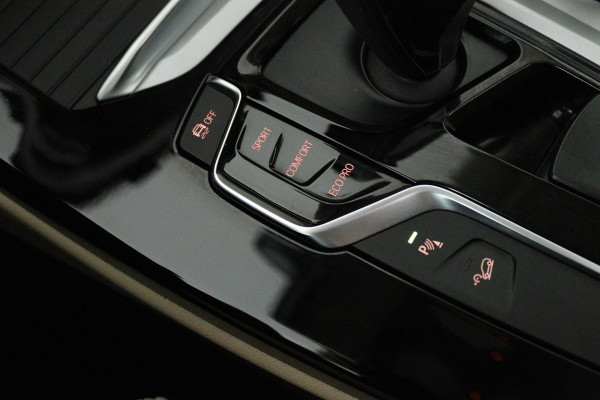 BMW X3 XDrive20i High Executive (PANORAMADAK, DIGITALE COCKPIT, NAVIGATIE, AUTOMAAT, PARKEERSENSOREN, DEALER ONDERHOUDEN)