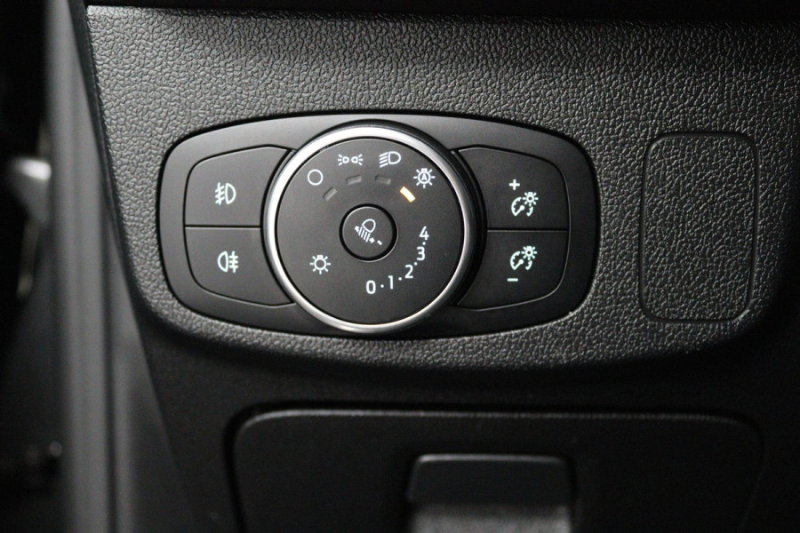 Ford FOCUS Wagon 1.0 EcoBoost ST Line Business (STOEL/STUUR VERWARMING, CRUISE CONTROL, LANE-ASSIST, PARKEERSENSOREN, NAVIGATIE)