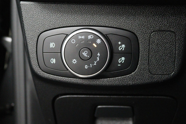 Ford FOCUS Wagon 1.0 EcoBoost ST Line Business (STOEL/STUUR VERWARMING, CRUISE CONTROL, LANE-ASSIST, PARKEERSENSOREN, NAVIGATIE)