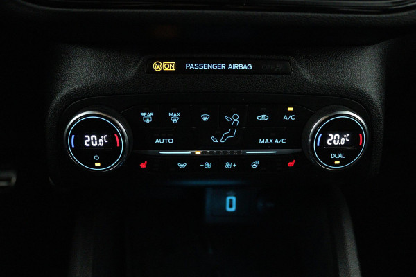 Ford FOCUS Wagon 1.0 EcoBoost ST Line Business (STOEL/STUUR VERWARMING, CRUISE CONTROL, LANE-ASSIST, PARKEERSENSOREN, NAVIGATIE)