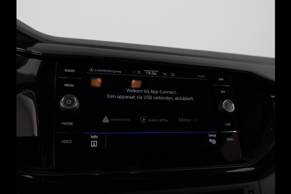 Volkswagen T-Cross 1.0 TSI Life 95 PK | Navigatie | Parkeersensoren voor en achter |