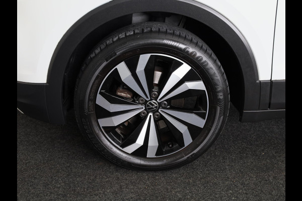Volkswagen T-Cross 1.0 TSI Life 95 PK | Navigatie | Parkeersensoren voor en achter |