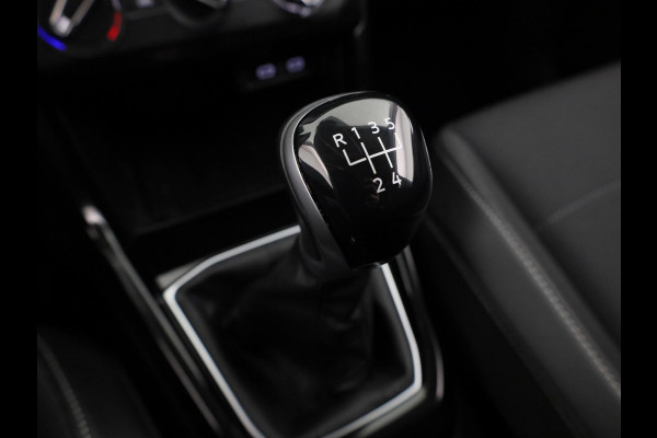 Volkswagen T-Cross 1.0 TSI Life 95 PK | Navigatie | Parkeersensoren voor en achter |