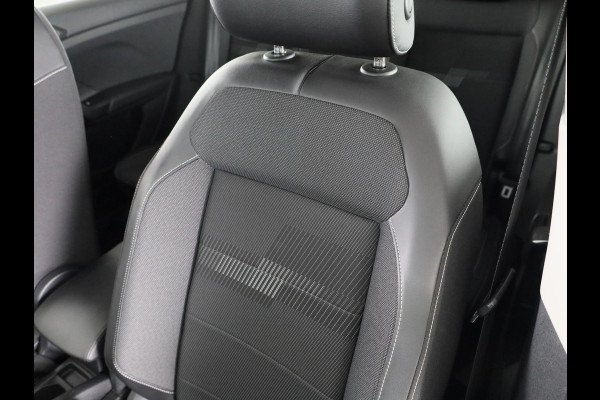 Volkswagen T-Cross 1.0 TSI Life 95 PK | Navigatie | Parkeersensoren voor en achter |