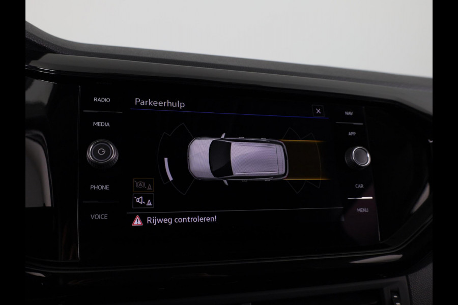 Volkswagen T-Cross 1.0 TSI Life 95 PK | Navigatie | Parkeersensoren voor en achter |