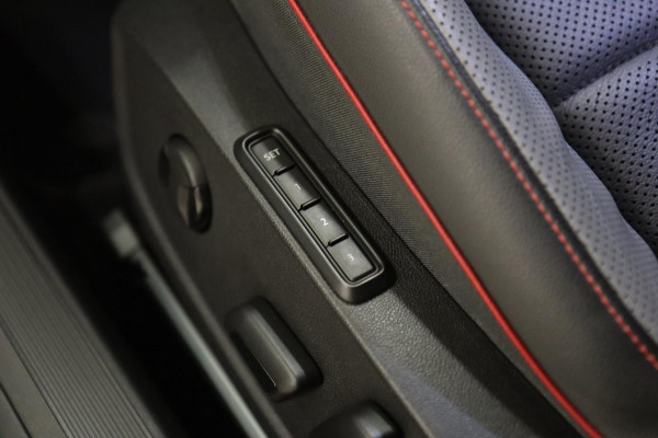 Volkswagen Golf 2.0 TSI GTI 45 JAHRE CLUBSPORT PERFORMANCE AKRA /PANO/H-K/LEER/HUD/IQ-LIGHT/VOLL