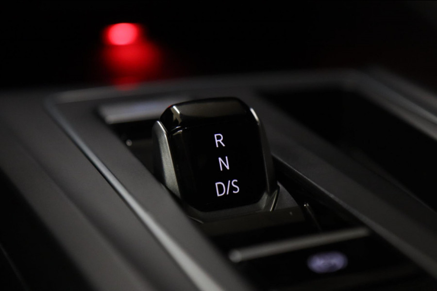 Volkswagen Golf 2.0 TSI GTI 45 JAHRE CLUBSPORT PERFORMANCE AKRA /PANO/H-K/LEER/HUD/IQ-LIGHT/VOLL