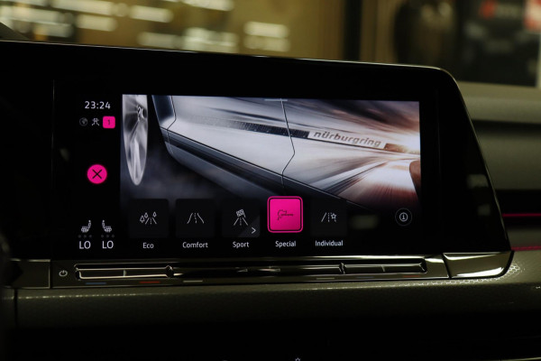 Volkswagen Golf 2.0 TSI GTI 45 JAHRE CLUBSPORT PERFORMANCE AKRA /PANO/H-K/LEER/HUD/IQ-LIGHT/VOLL