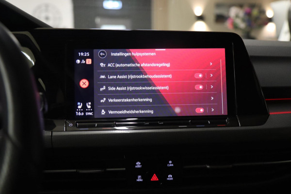 Volkswagen Golf 2.0 TSI GTI 45 JAHRE CLUBSPORT PERFORMANCE AKRA /PANO/H-K/LEER/HUD/IQ-LIGHT/VOLL