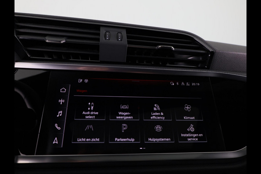 Audi Q3 Sportback 45 TFSI e S Edition 245 pk S-tronic | Navigatie | Panoramadak | Parkeersensoren | LED koplampen | Optiek pakket zwart |