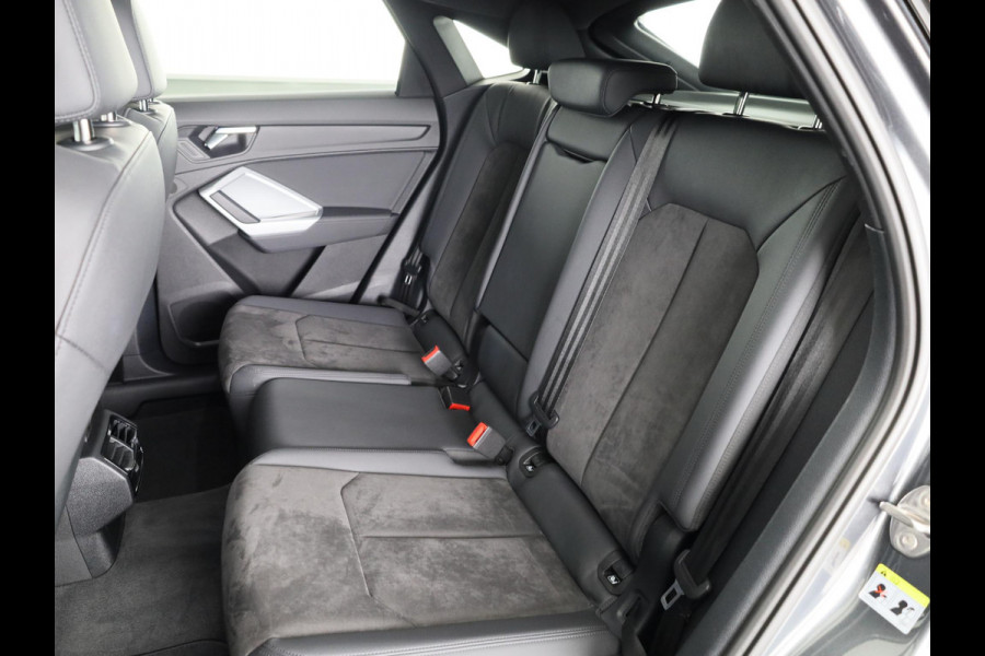 Audi Q3 Sportback 45 TFSI e S Edition 245 pk S-tronic | Navigatie | Panoramadak | Parkeersensoren | LED koplampen | Optiek pakket zwart |
