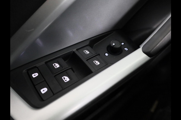 Audi Q3 Sportback 45 TFSI e S Edition 245 pk S-tronic | Navigatie | Panoramadak | Parkeersensoren | LED koplampen | Optiek pakket zwart |