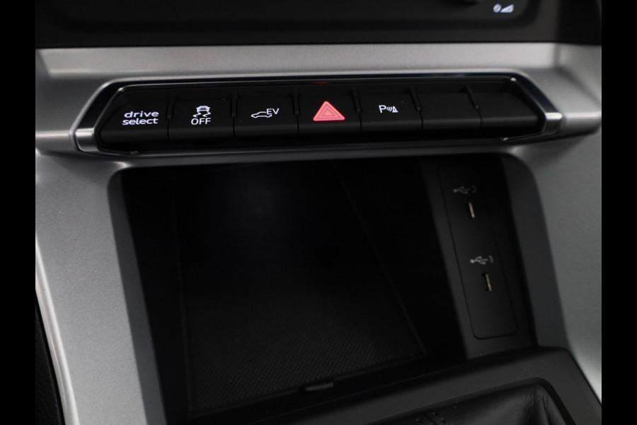 Audi Q3 Sportback 45 TFSI e S Edition 245 pk S-tronic | Navigatie | Panoramadak | Parkeersensoren | LED koplampen | Optiek pakket zwart |