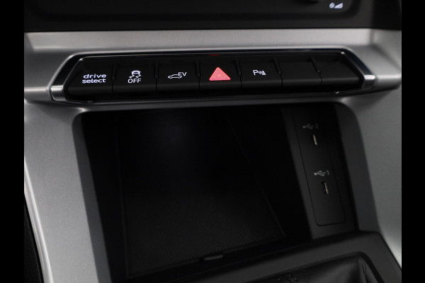 Audi Q3 Sportback 45 TFSI e S Edition 245 pk S-tronic | Navigatie | Panoramadak | Parkeersensoren | LED koplampen | Optiek pakket zwart |