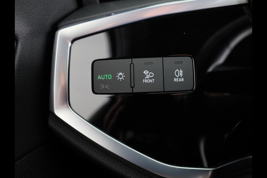 Audi Q3 Sportback 45 TFSI e S Edition 245 pk S-tronic | Navigatie | Panoramadak | Parkeersensoren | LED koplampen | Optiek pakket zwart |