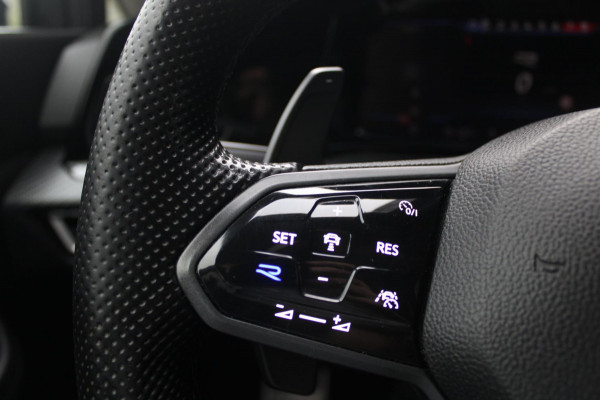 Volkswagen Golf 2.0 TSI R 320pk 4Motion | Pano | IQ Lights | Carplay