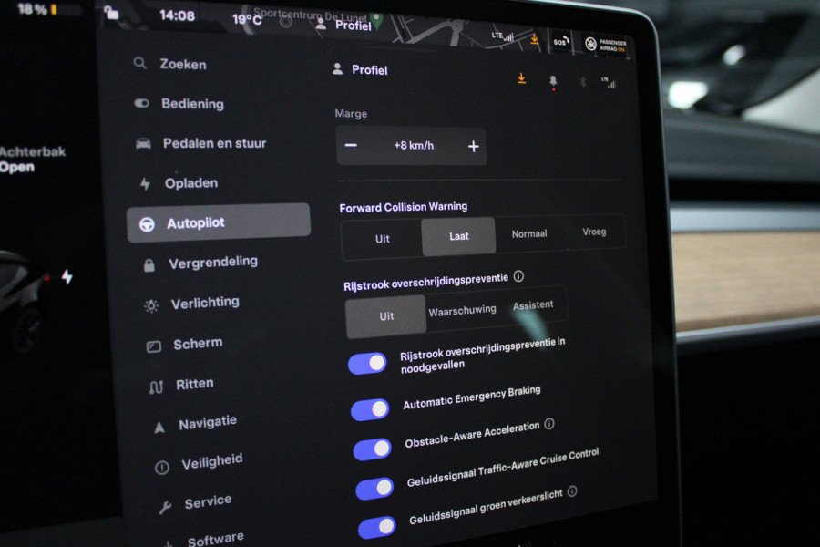 Tesla Model 3 RWD Autopilot ACC Stuurverwarm. PDC Leer Navi Panoramadak 360° Elektr. achterklep Stoelverwarming voor & achter Climate voor & achter LM velgen BTW auto! Nieuw!
