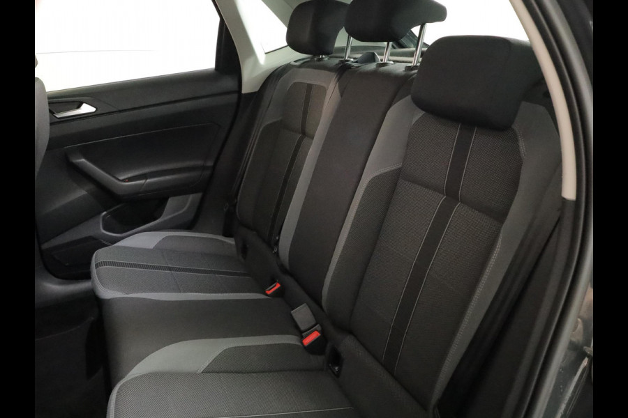 Volkswagen Polo 1.0 TSI Highline 95 pk Automaat (DSG) | Navigatie via App | Parkeersensoren | Achteruitrijcamera | Adaptieve cruise control | Voll. digitaal instrumentenpaneel |