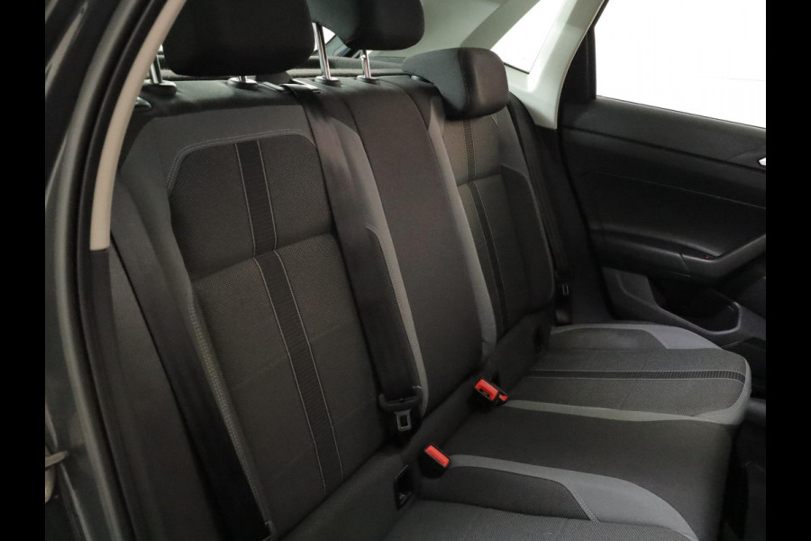 Volkswagen Polo 1.0 TSI Highline 95 pk Automaat (DSG) | Navigatie via App | Parkeersensoren | Achteruitrijcamera | Adaptieve cruise control | Voll. digitaal instrumentenpaneel |