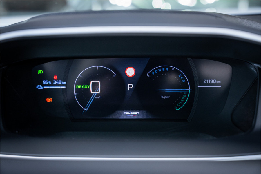 Peugeot e-2008 EV GT 54 kWh ** Camera ** Navigatie ** Rijbereik tot 568km (WLTP)