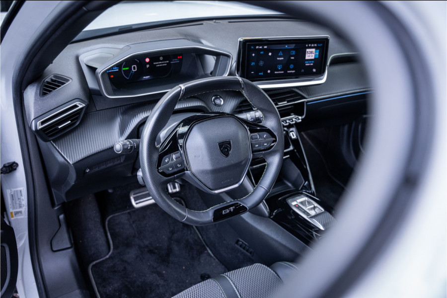 Peugeot e-2008 EV GT 54 kWh ** Camera ** Navigatie ** Rijbereik tot 568km (WLTP)