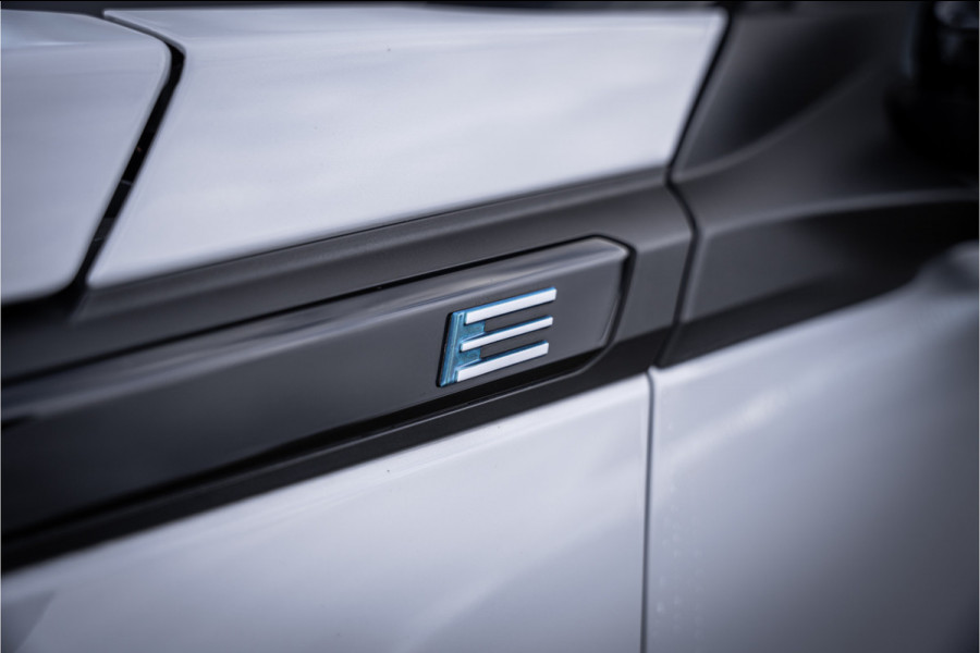 Peugeot e-2008 EV GT 54 kWh ** Camera ** Navigatie ** Rijbereik tot 568km (WLTP)