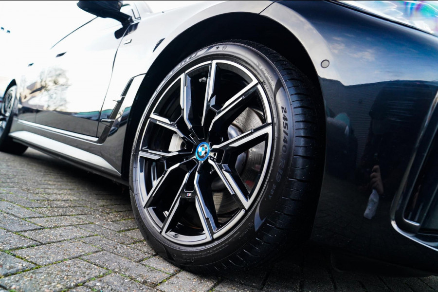 BMW i4 EDrive35 High Executive 70 kWh | Pano | M Sport | Stuurwiel Verwarmd