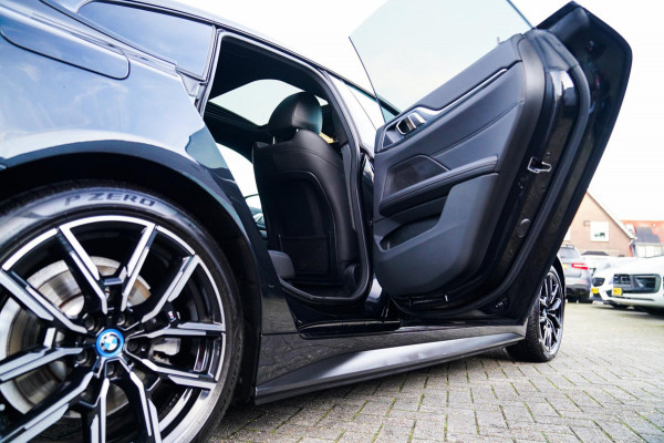 BMW i4 EDrive35 High Executive 70 kWh | Pano | M Sport | Stuurwiel Verwarmd