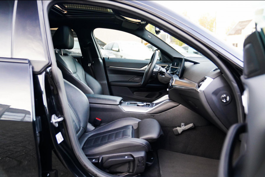 BMW i4 EDrive35 High Executive 70 kWh | Pano | M Sport | Stuurwiel Verwarmd