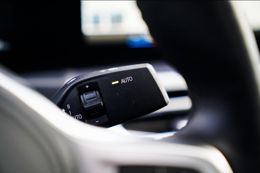 BMW i4 EDrive35 High Executive 70 kWh | Pano | M Sport | Stuurwiel Verwarmd