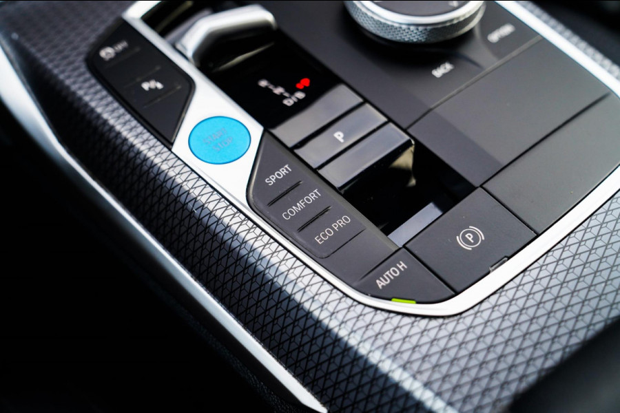 BMW i4 EDrive35 High Executive 70 kWh | Pano | M Sport | Stuurwiel Verwarmd