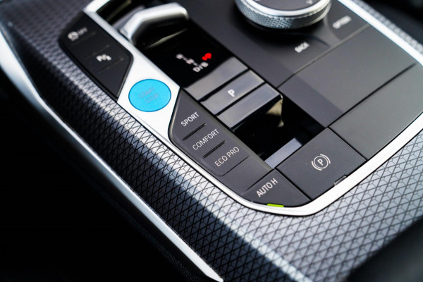 BMW i4 EDrive35 High Executive 70 kWh | Pano | M Sport | Stuurwiel Verwarmd