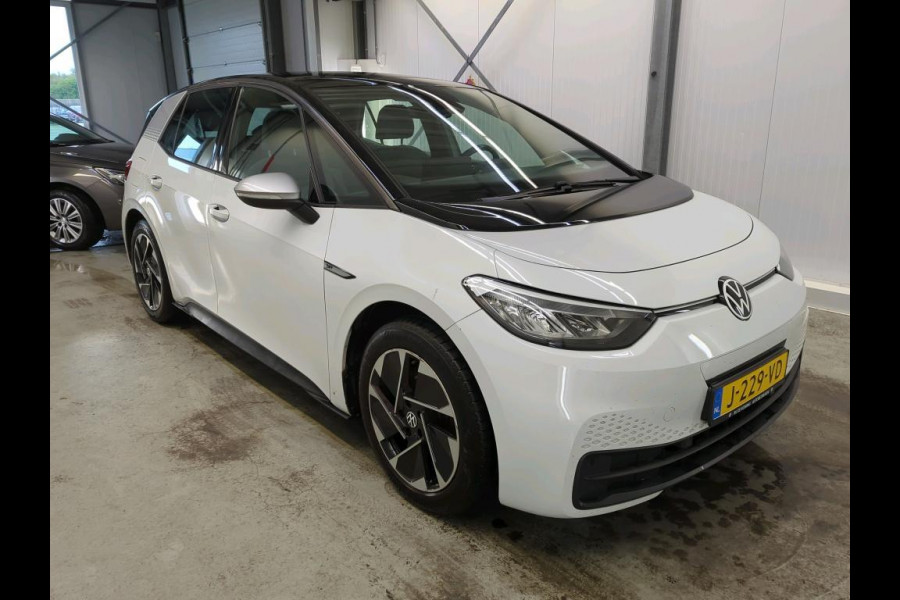 Volkswagen ID.3 First 58 kWh Navigatie Apple Carplay/Android Auto Adaptive Cruise Control Parkeersensoren Stoel- en stuurverwarming Lichtmetalen velgen Climate Control