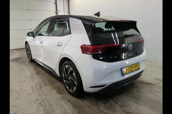 Volkswagen ID.3 First 58 kWh Navigatie Apple Carplay/Android Auto Adaptive Cruise Control Parkeersensoren Stoel- en stuurverwarming Lichtmetalen velgen Climate Control