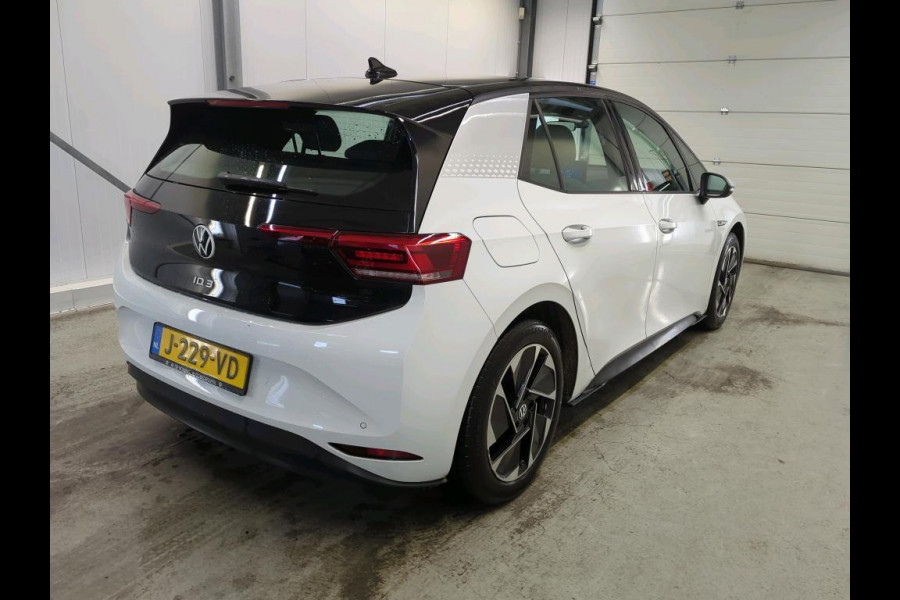 Volkswagen ID.3 First 58 kWh Navigatie Apple Carplay/Android Auto Adaptive Cruise Control Parkeersensoren Stoel- en stuurverwarming Lichtmetalen velgen Climate Control