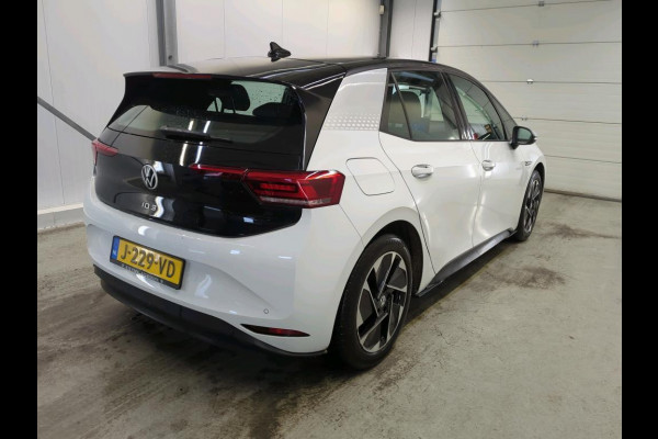 Volkswagen ID.3 First 58 kWh Navigatie Apple Carplay/Android Auto Adaptive Cruise Control Parkeersensoren Stoel- en stuurverwarming Lichtmetalen velgen Climate Control